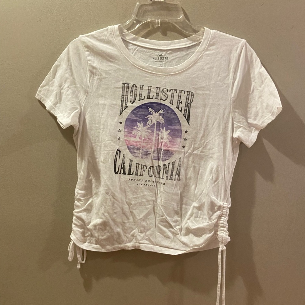 Hollister white size large t-shirt. {209}
